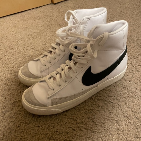 Women’s Nike Blazers - Picture 1 of 4